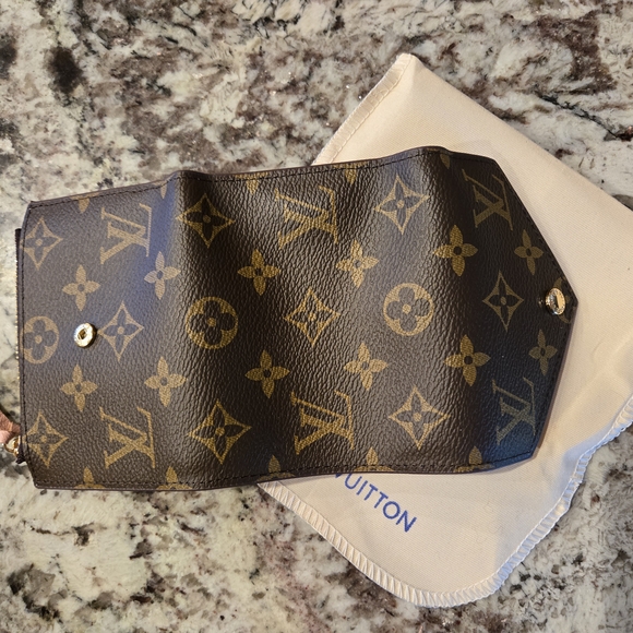 LV Monogram Wallet - Picture 4 of 6